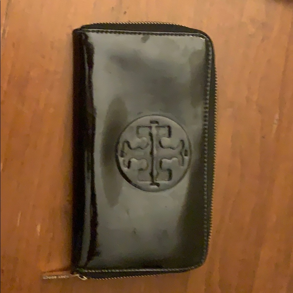 Tory Burch Patent Leather Long Wallet